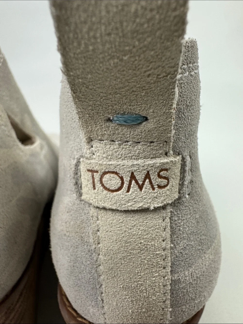 Toms cream light